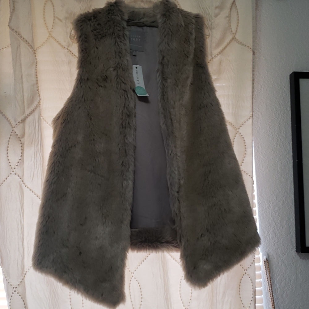 NWT Lemon Tart Jimena Tan M Faux Fur Vest